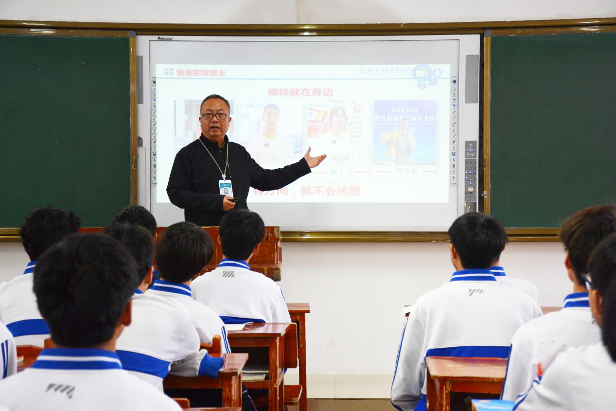 思政领航丨立根铸魂温润初心，勤学善技筑梦强国——学院领导讲授专题思政课